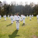 Julien sensei lesgeven trainingskamp - Karate Weesp